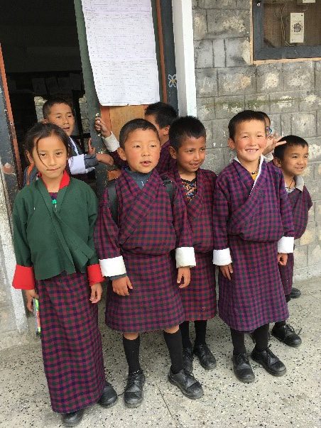 ブータン　ビテカ中学校の生徒たち1