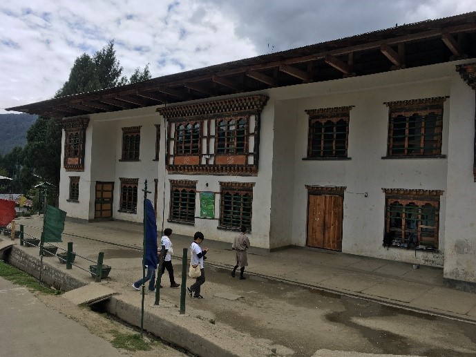 ブータン　ビテカ中学校 寄宿舎の外観