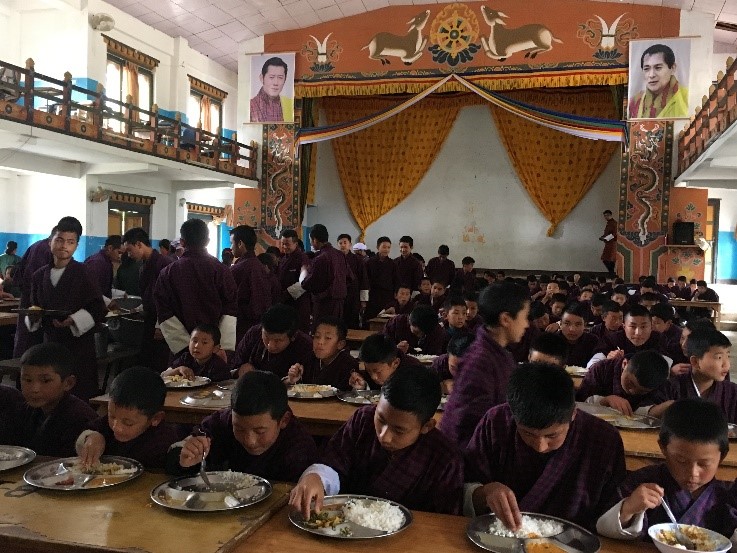 ブータン　ビテカ中学校 寄宿舎でのランチの様子2