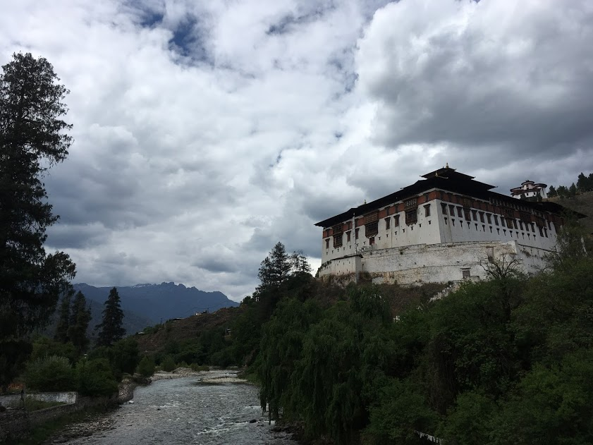 ブータン　山　僧院